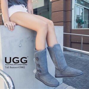 UGG Bailey Triplet Wood Button Gray Fur Cuff Boots Women’s Size 10 EUC